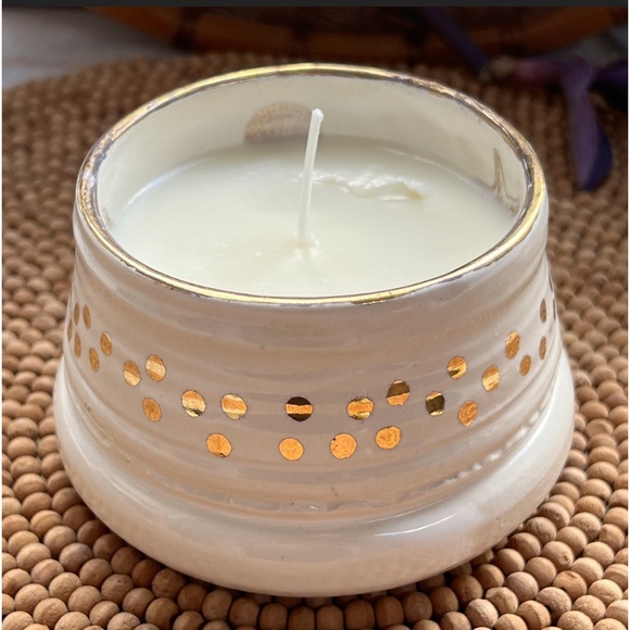 Sea Shells Genuine Gold with Unscented Soy Candle Pottery - Picture 9 of 9